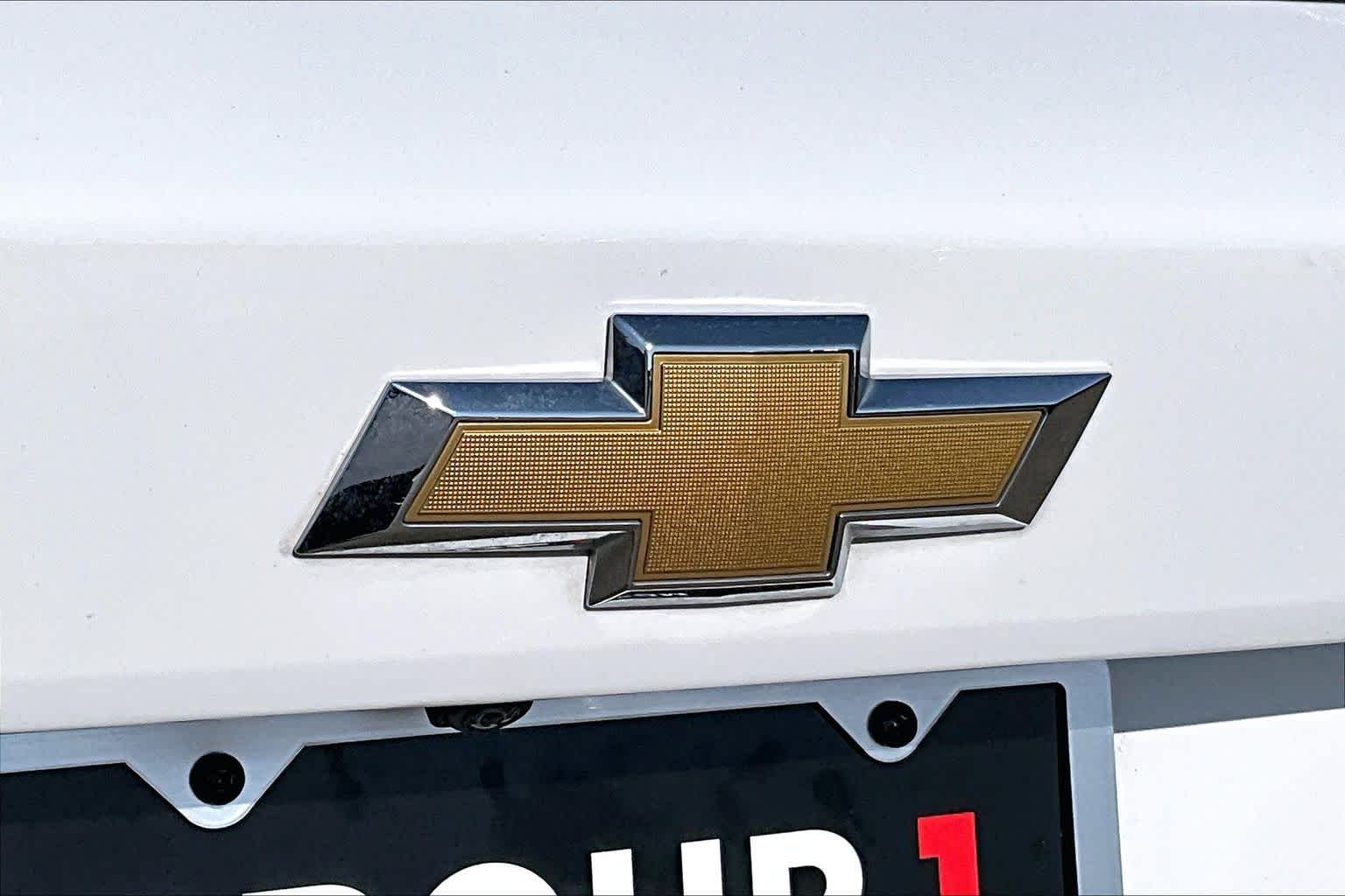 Used 2025 Summit White Chevrolet LS image 10
