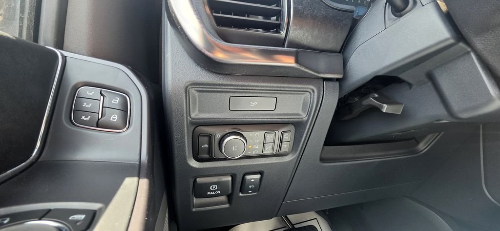 New 2026 Carbonized Gray Metallic Ford Tremor® image 15