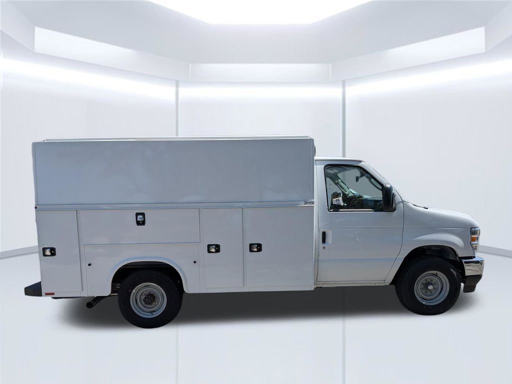 New 2026 Oxford White Ford E-350 SRW image 22