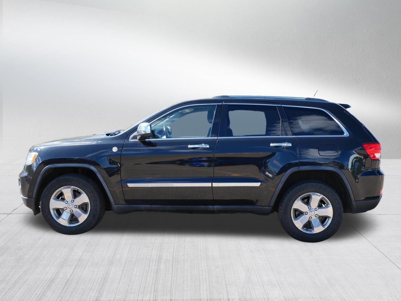 Used 2011 Brilliant Black Crystal Pearl Jeep Laredo image 4