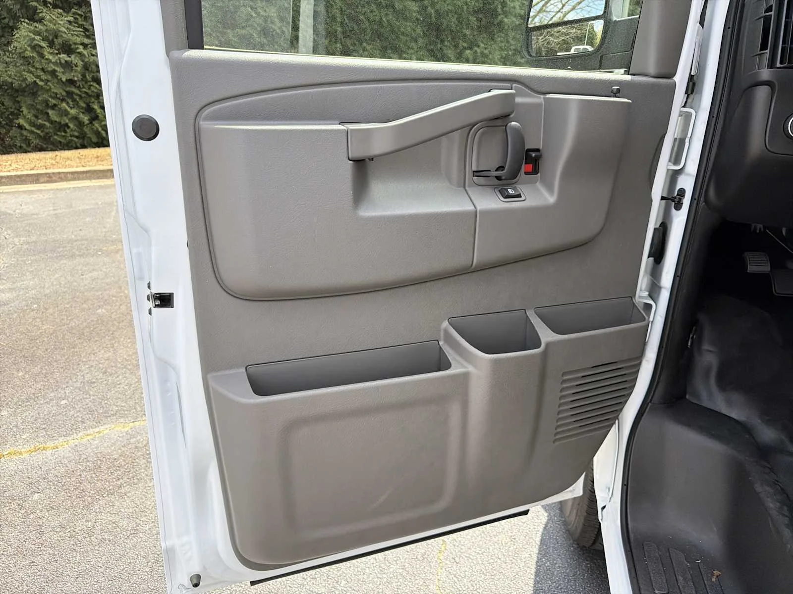 2025 GMC Savana Cargo Work Van - Photo 9