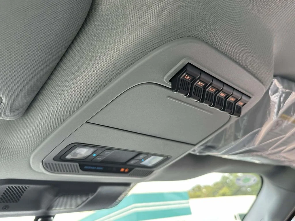 New 2024 Oxford White Ford F-350® XL image 33