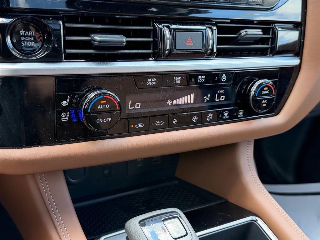 Used 2025 Everest White Pearl Tricoat Nissan Platinum image 21