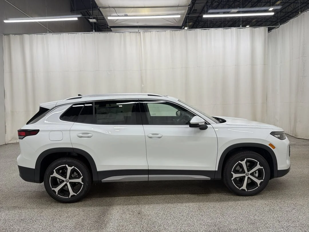 New 2026 Pure White Volkswagen SE image 5
