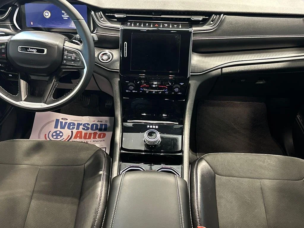 Used 2023 Silver Zynith Jeep Altitude image 28