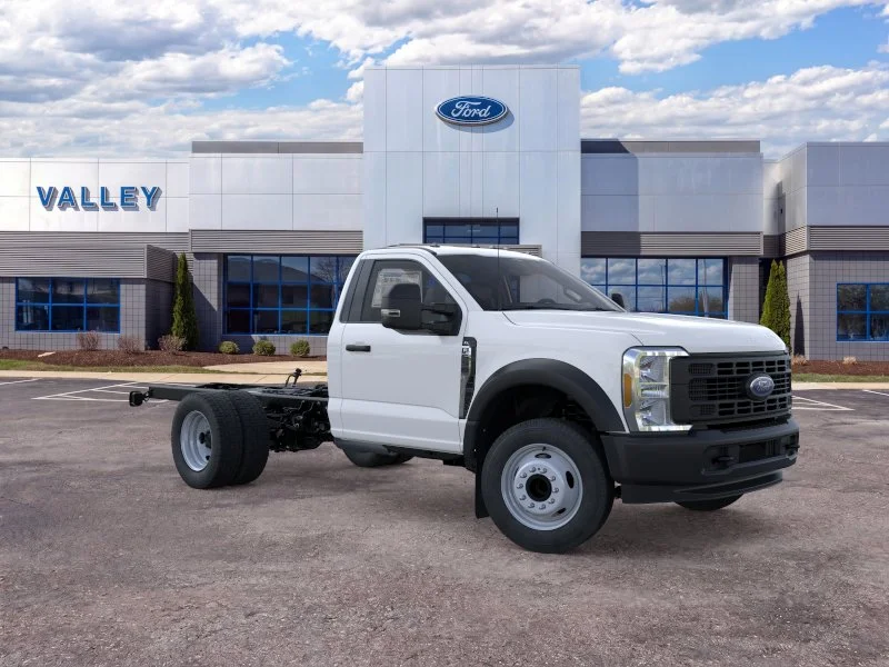 New 2026 Oxford White Ford F-550® XL image 27