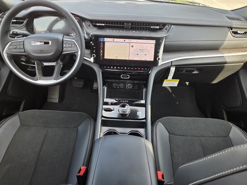 New 2026 Diamond Black Crystal Pearl-Coat Exterior Paint Jeep LAREDO ALTITUDE 4X4 image 15