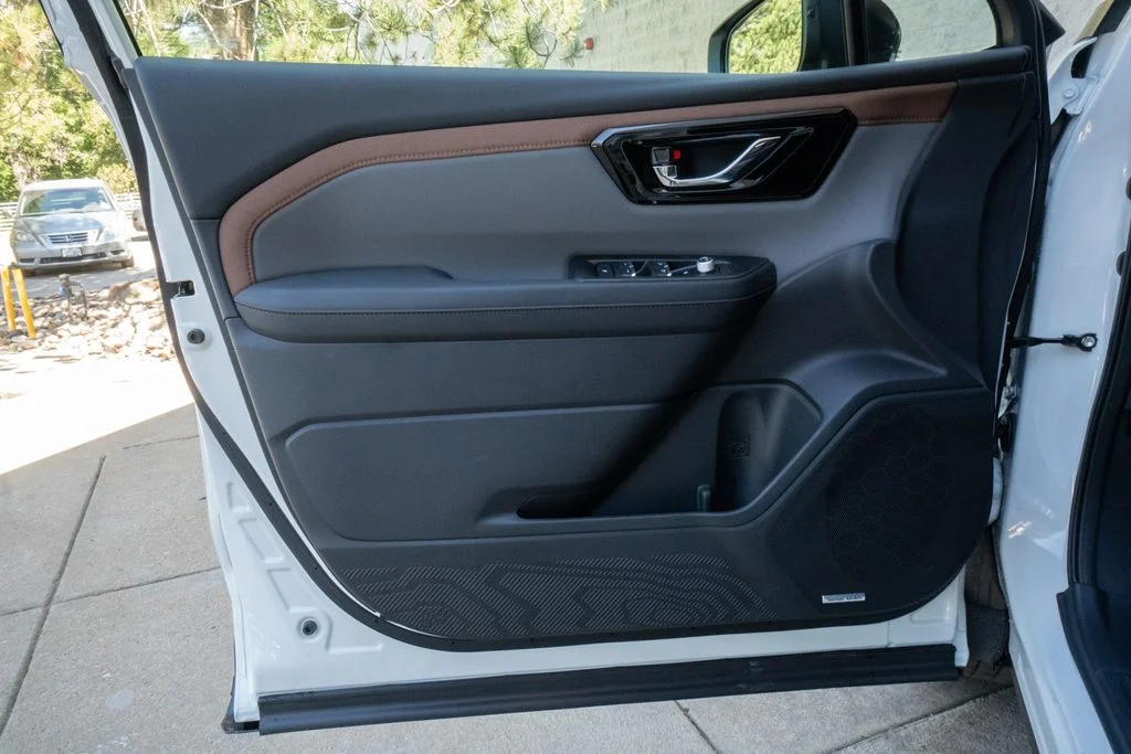 New 2026 CRYSTAL WHITE PEARL Subaru Sport image 7