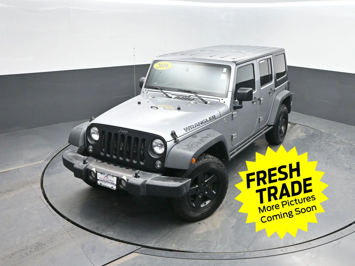 Used 2016 Billet Silver Metallic Clearcoat Jeep Black Bear image 30