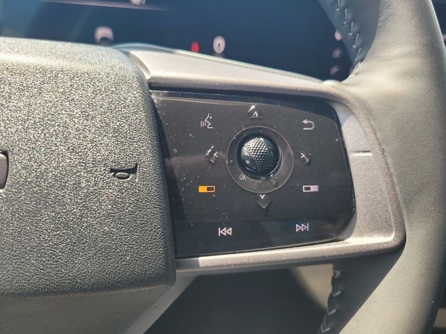 Used 2025 White Nissan SL image 27