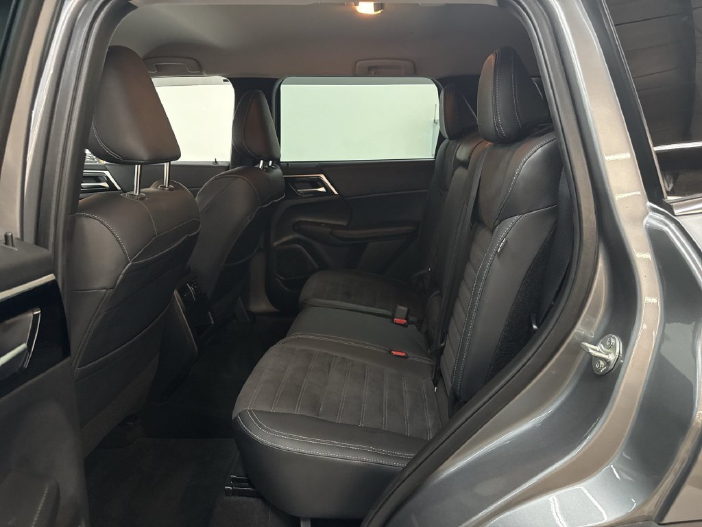 Used 2023 Gray Mitsubishi SE image 16