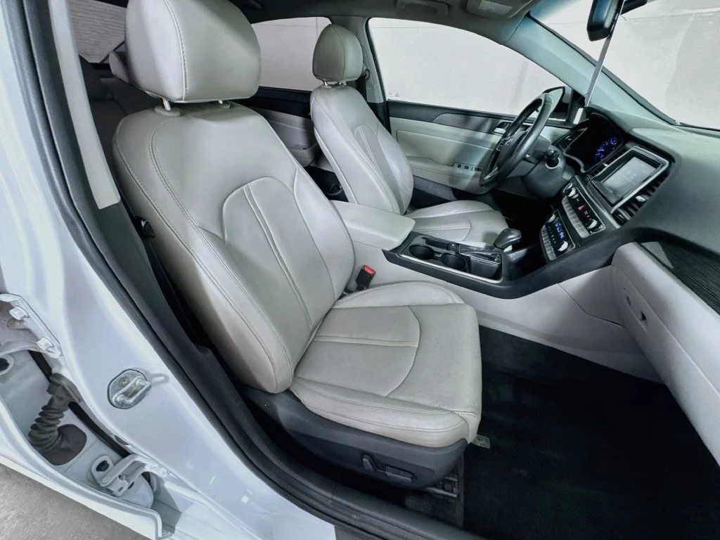 Used 2018 White Hyundai Limited image 35
