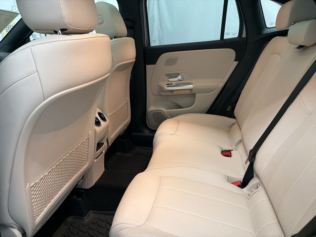 Used 2026 Silver Mercedes-Benz GLA 250 image 20
