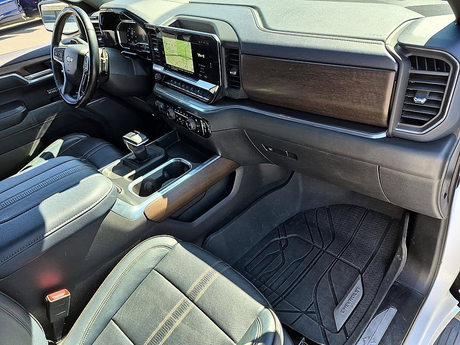 Used 2023 Iridescent Pearl Tricoat Chevrolet High Country image 36