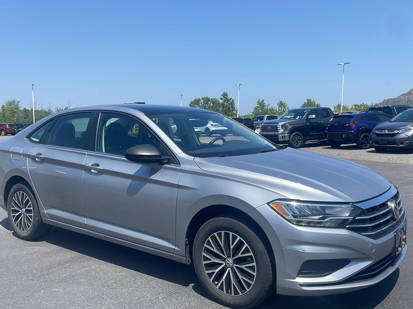 Used 2021 Platinum Gray Metallic Volkswagen SE image 6