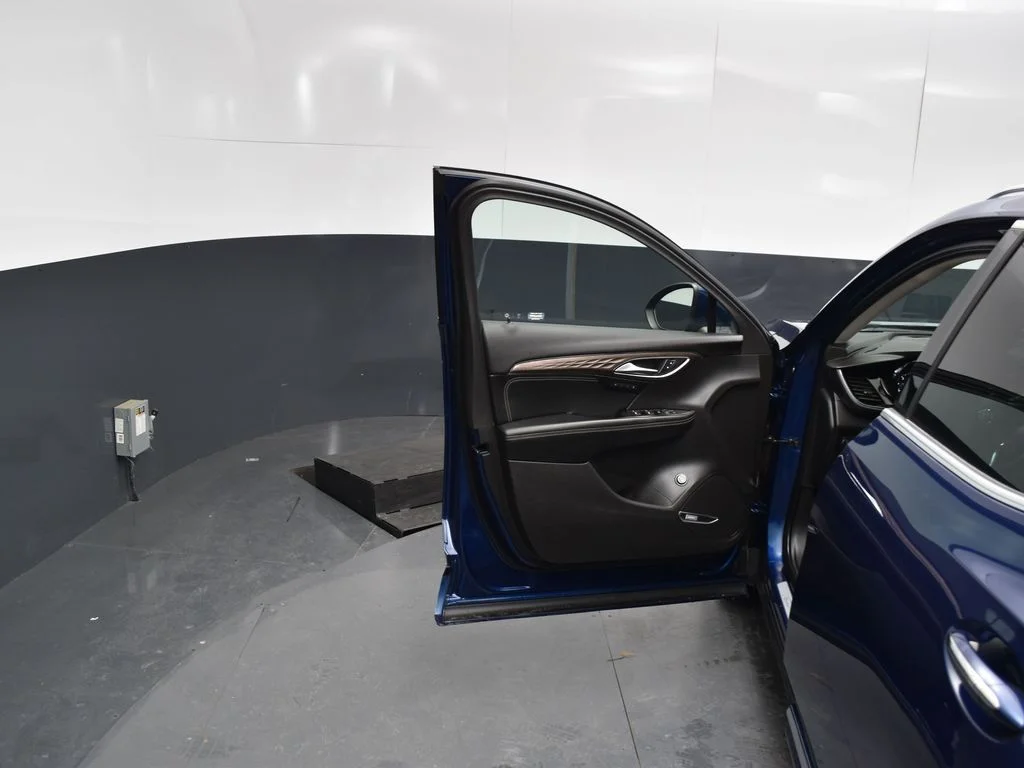 Used 2022 Blue Buick Avenir image 21