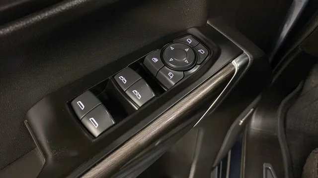 Used 2019 Shadow Gray Metallic Chevrolet LTZ image 21
