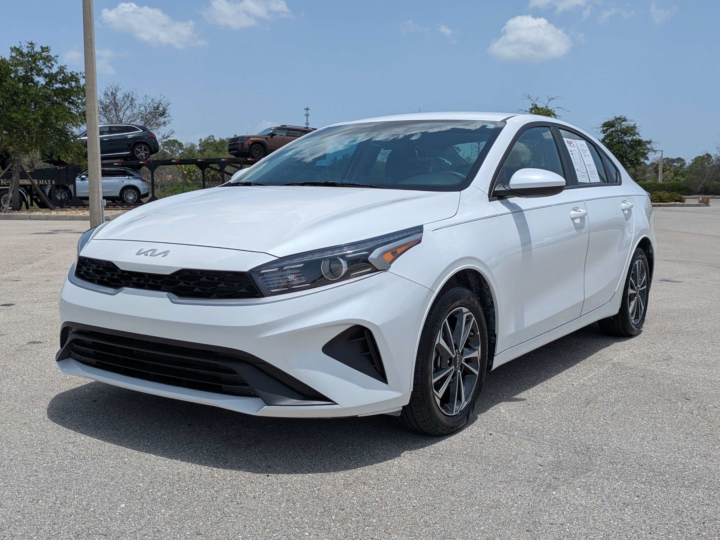 Certified Used 2024 Snow White Pearl Kia LXS image 9