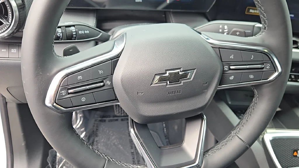 New 2027 Summit White Chevrolet LT image 11