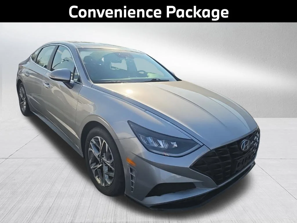 Used 2023 Silver Hyundai SEL image 4