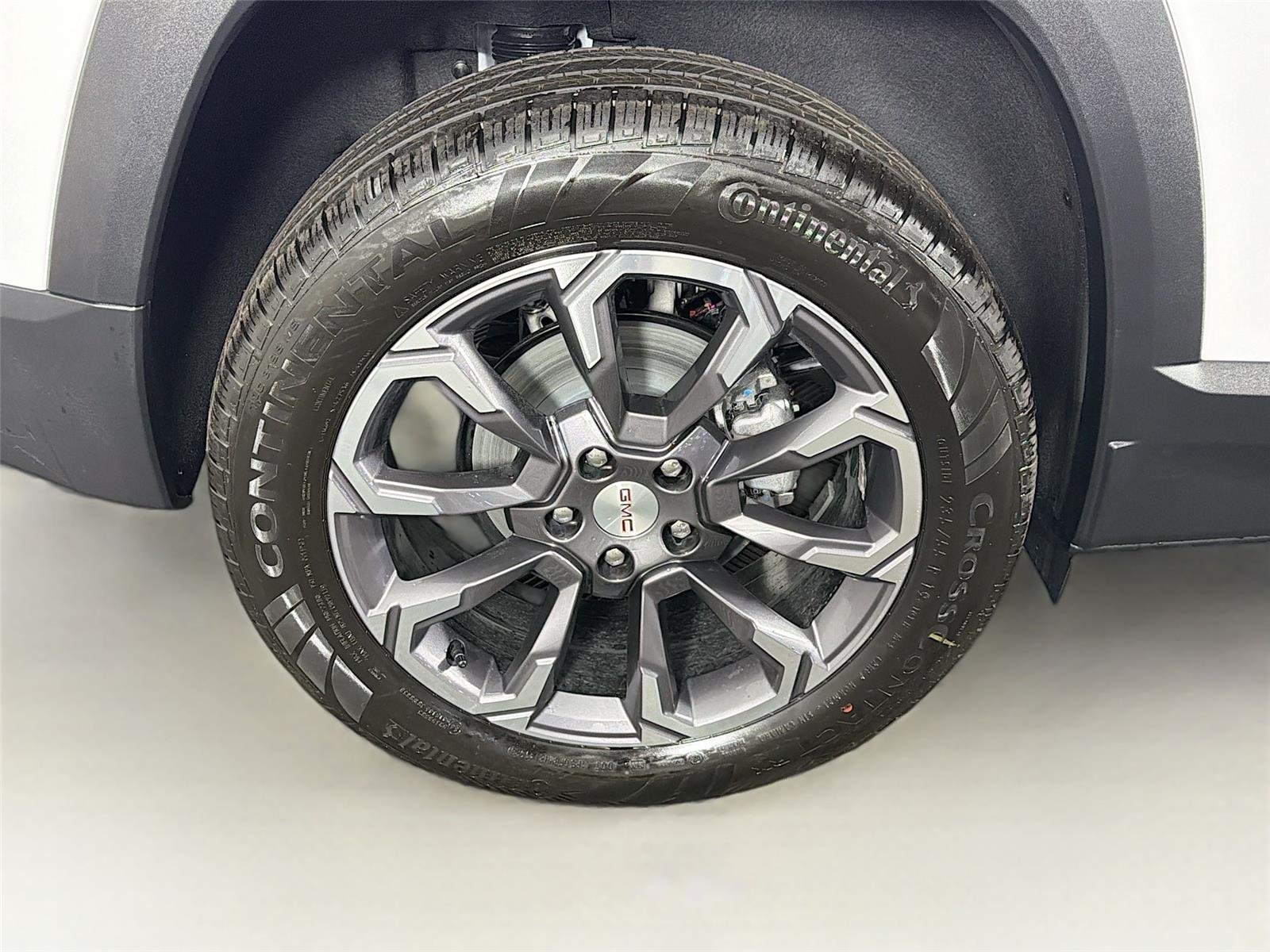 New 2026 Summit White GMC Elevation image 35