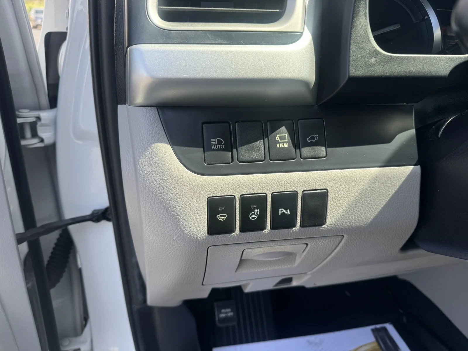 Used 2019  Toyota Hybrid Limited image 14