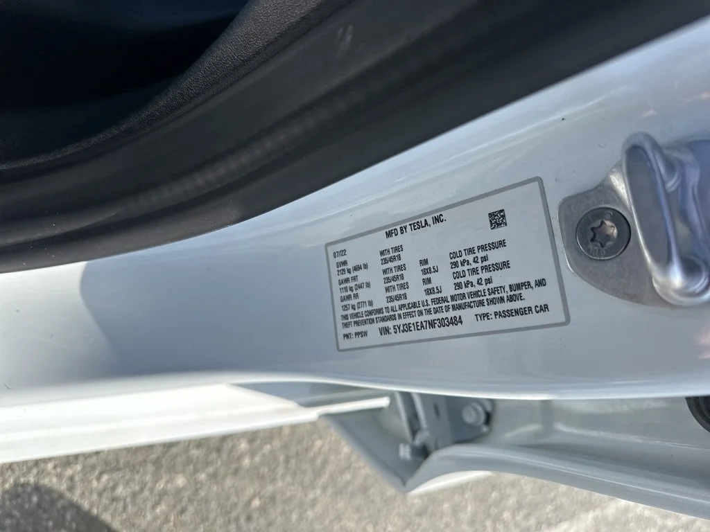 Used 2022 White Tesla Base image 38