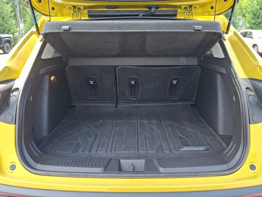 Used 2025 Yellow Chevrolet ACTIV image 28