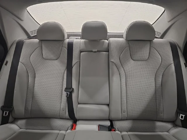 Used 2025 Metal Hyundai Limited image 21
