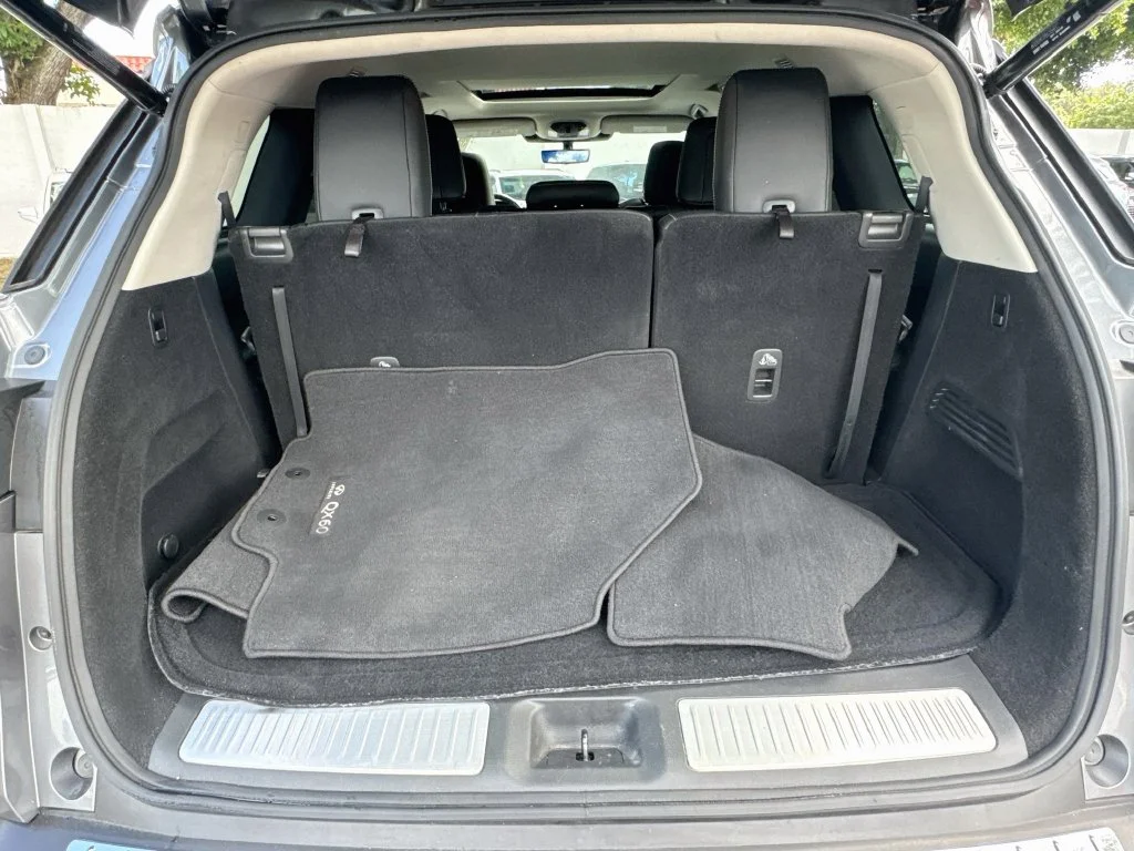 Certified Used 2023 Gray INFINITI LUXE image 29