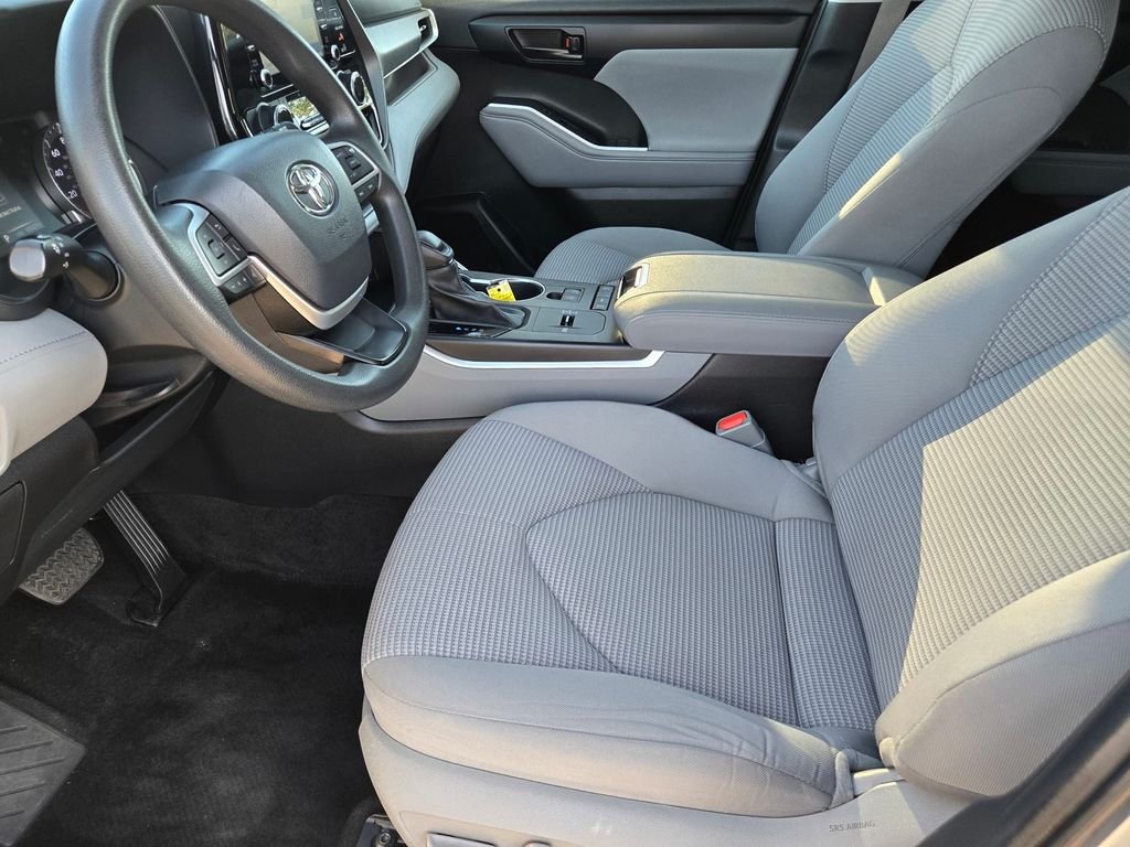 Used 2022 Silver Toyota L image 15