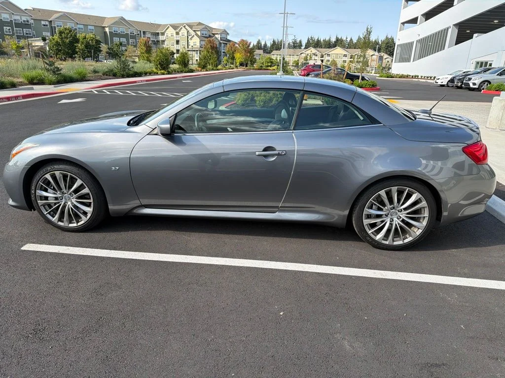 Used 2014 Gray INFINITI Sport image 2