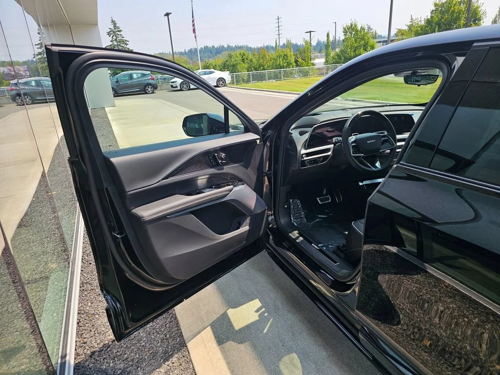 New 2026 Stellar Black Metallic Cadillac V-Series Premium image 18