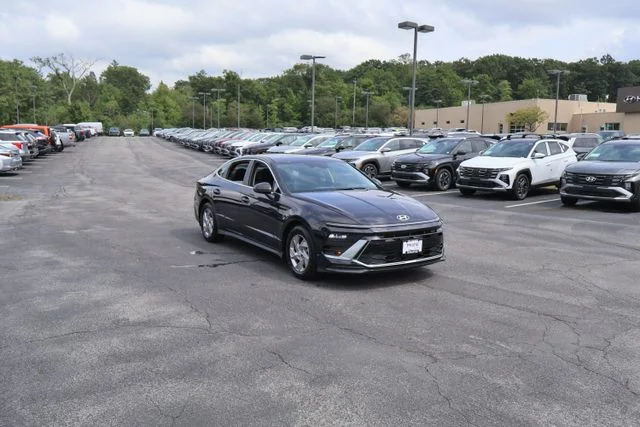 Used 2026 Blue Hyundai SE image 10