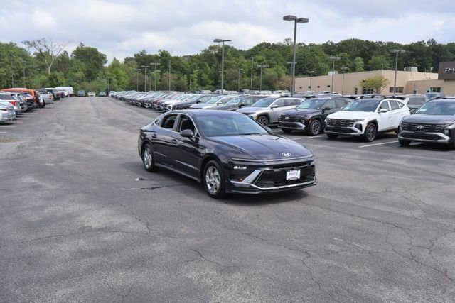 Used 2026 Blue Hyundai SE image 10