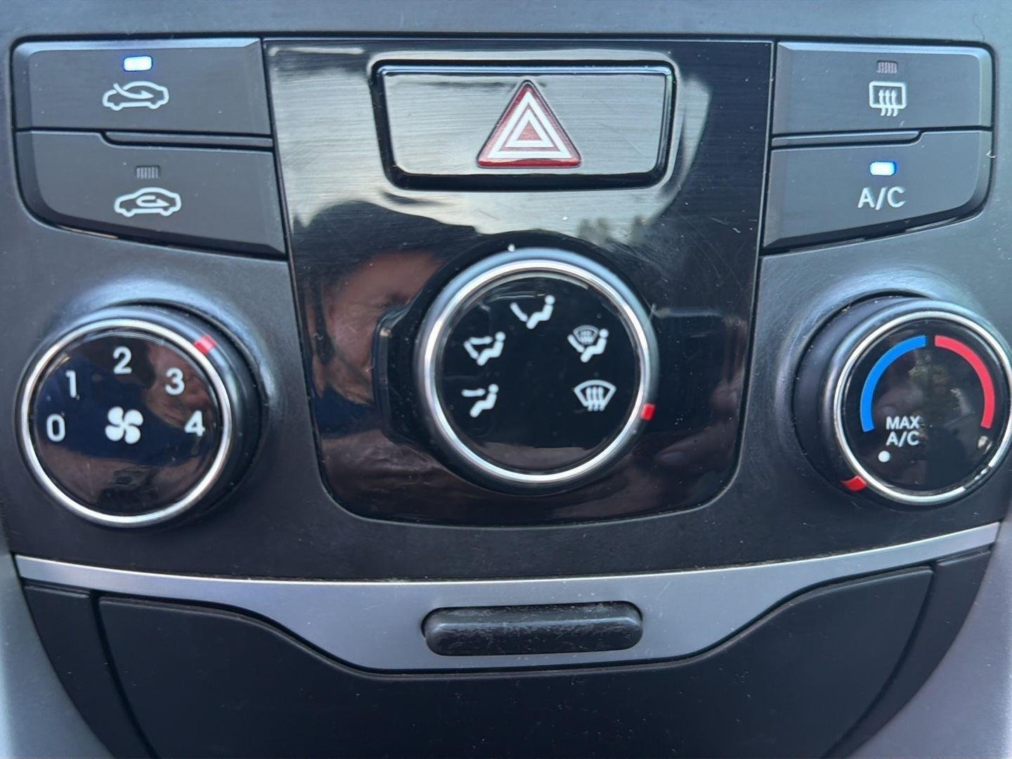 Used 2014 Pearl White Hyundai GLS image 9