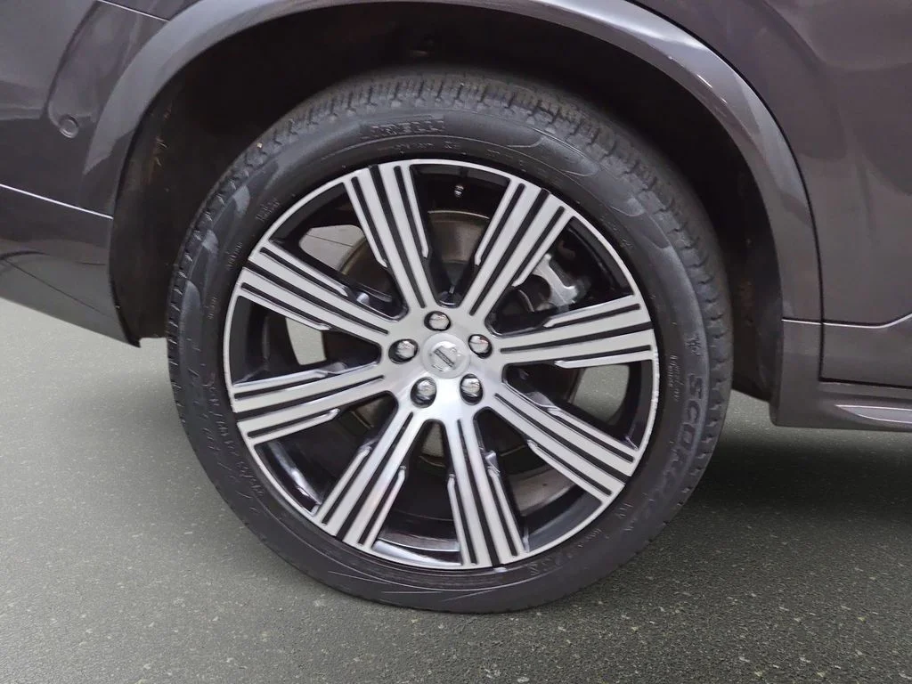 Used 2024 Platinum Gray Metallic Volvo T8 Plus 6 Passenger image 33