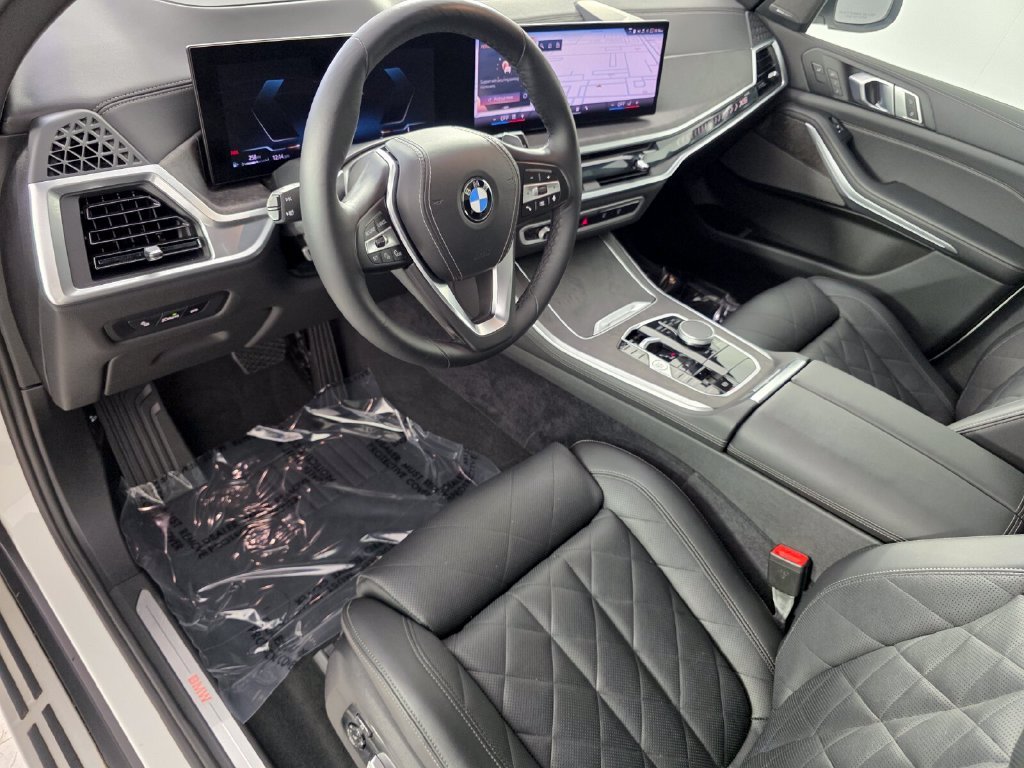 Used 2025 White BMW sDrive40i image 10