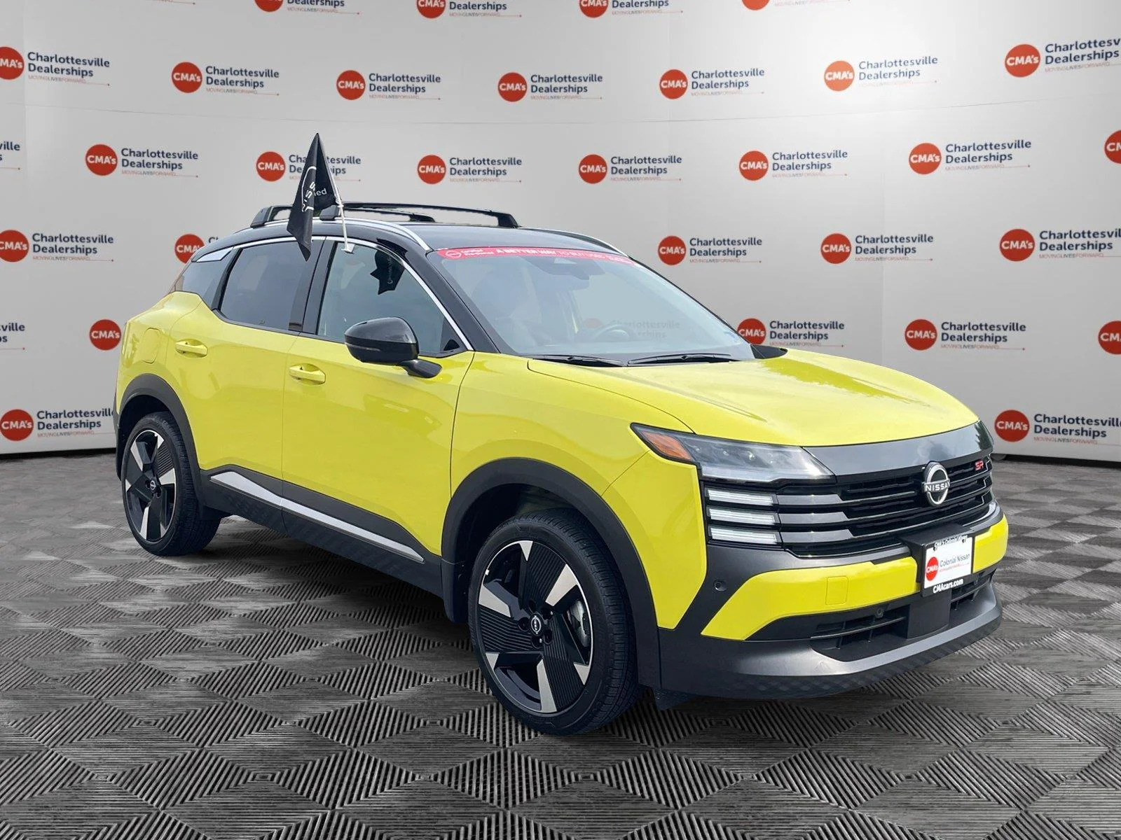 Used 2026 Yuzu Yellow Metallic/Super Black Nissan SR image 7