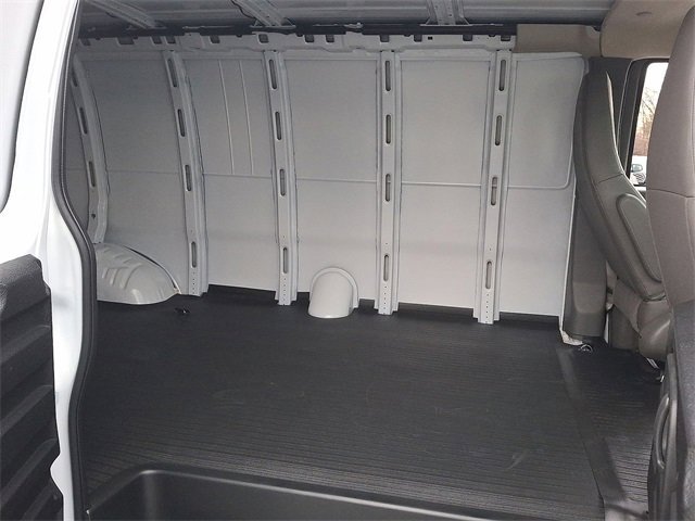 2025 GMC Savana Cargo Work Van - Photo 19