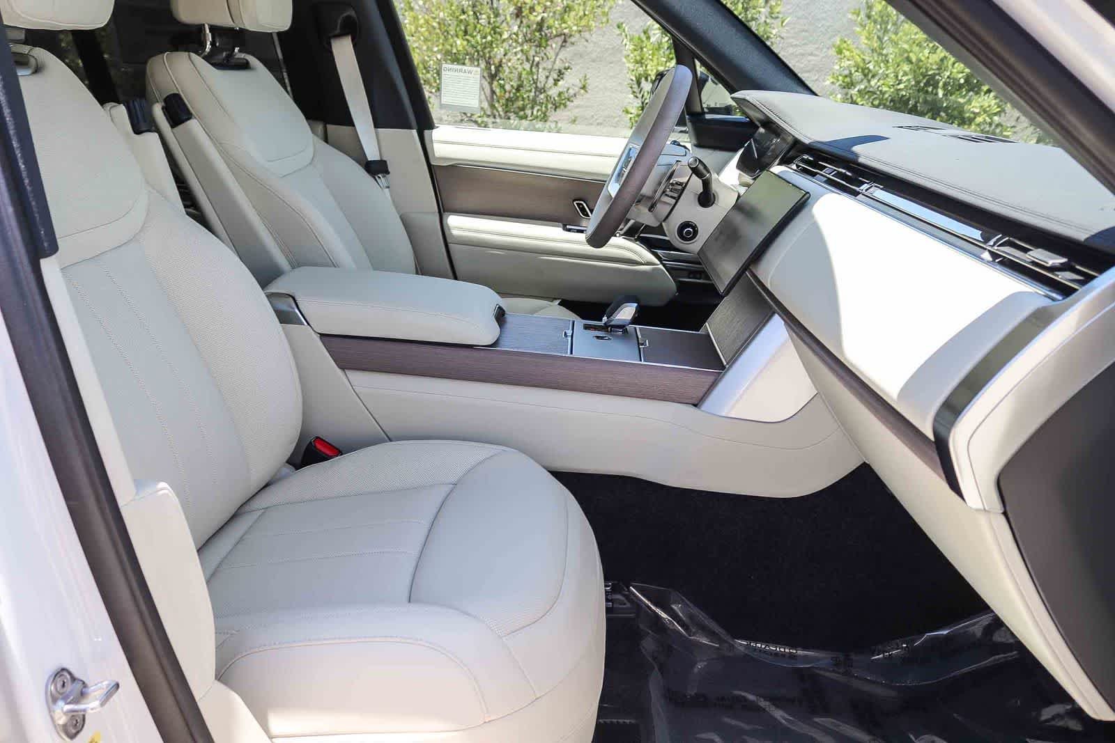 New 2026 Fuji White Land Rover SE image 15