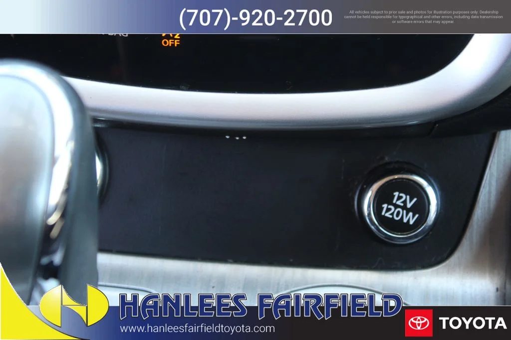 Used 2015 Orange Nissan SV image 21