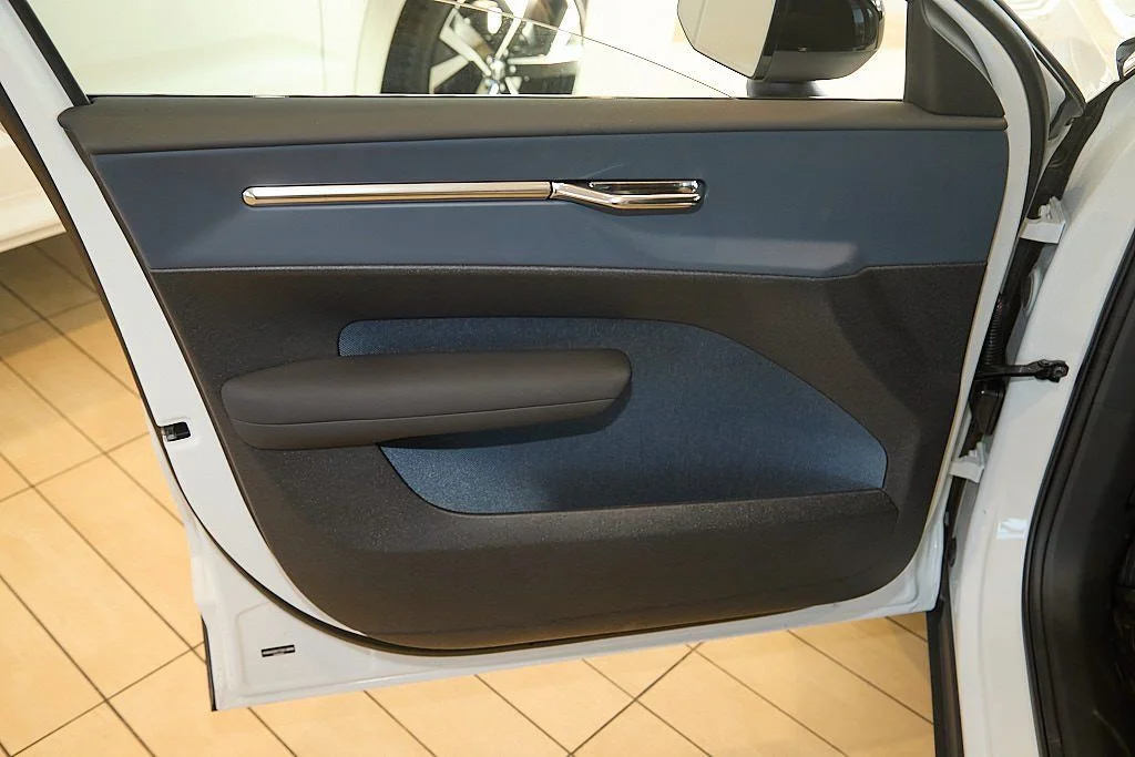 New 2026 Crystal White Volvo Plus image 7