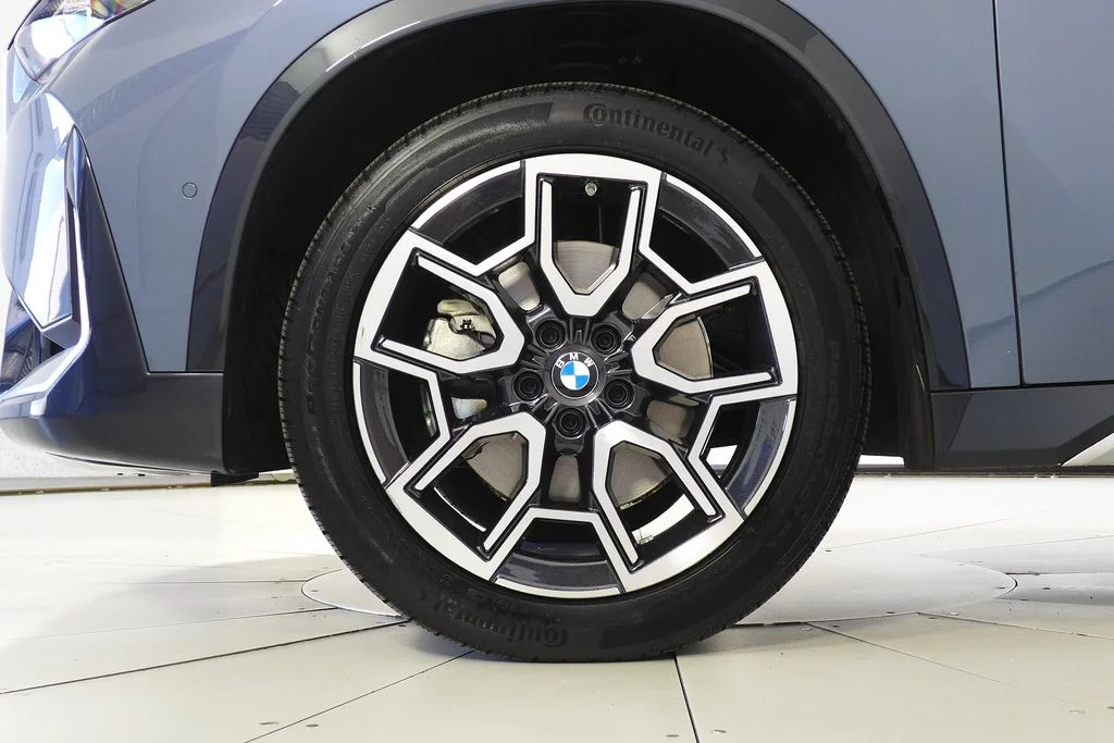 Used 2025  BMW xDrive28i image 5