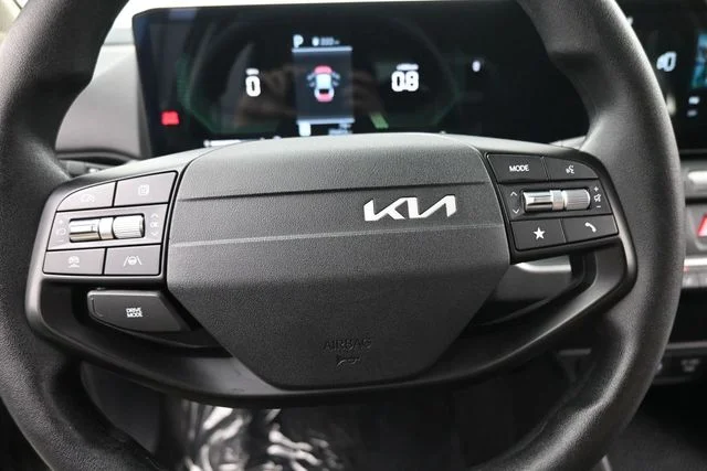 2025 Kia K4 LXS - Photo 14