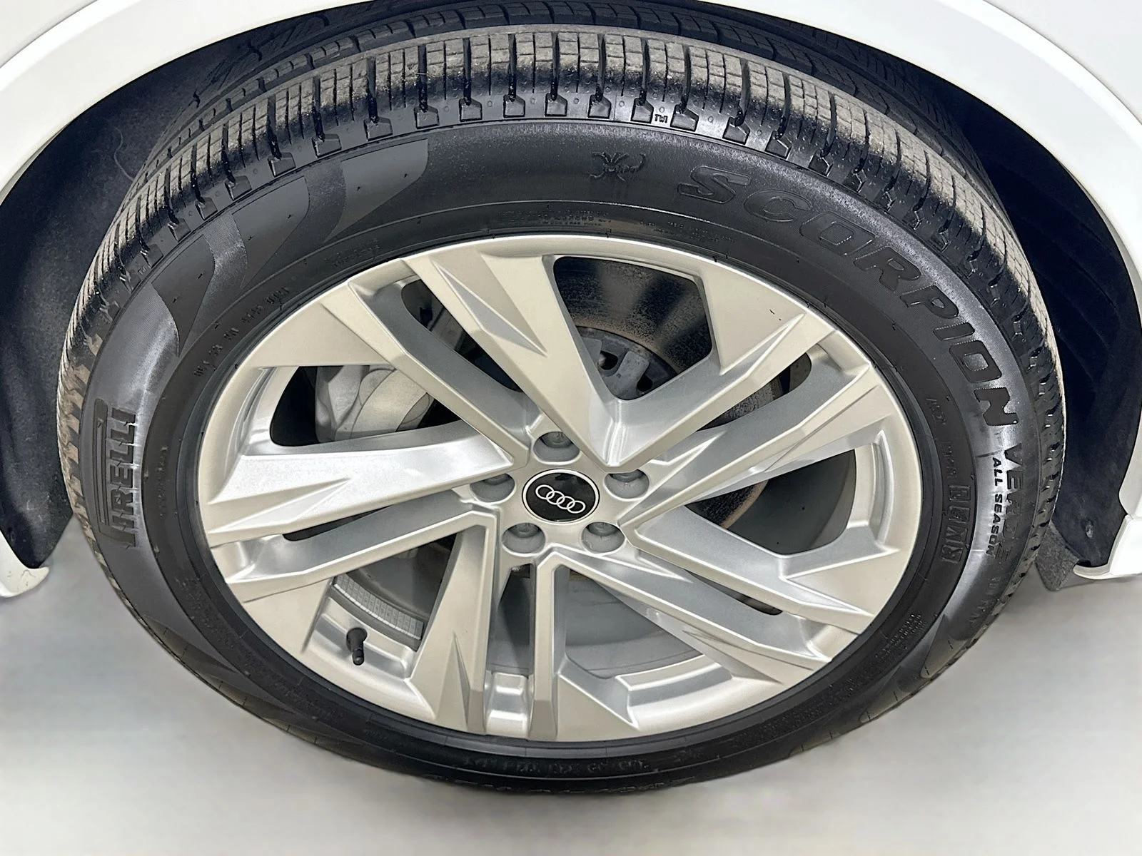 Used 2021 White Audi  image 10