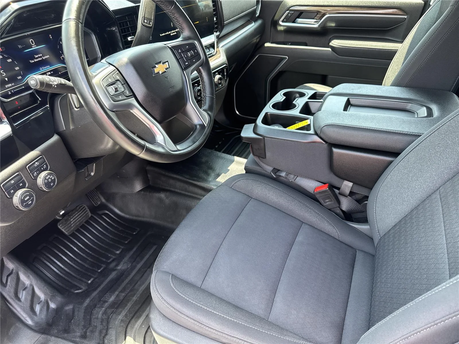 Used 2025 Summit White Chevrolet LT image 11