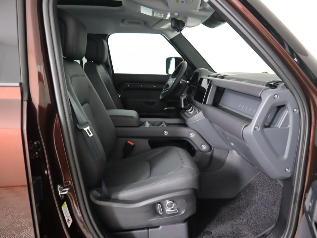 2025 Land Rover Defender S - Photo 22