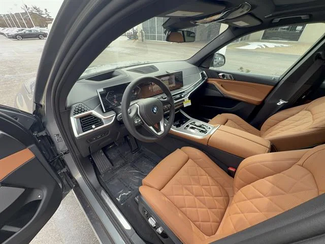 New 2026 Skyscraper Grey Metallic BMW xDrive50e image 9