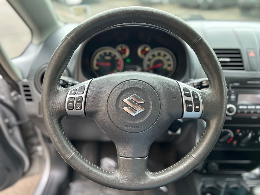 Used 2011 Silver Suzuki Premium image 23